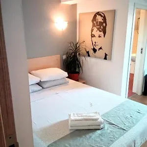 Gasthuis (adults Only), Boekarest